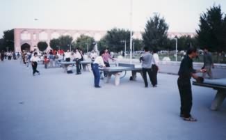 Asztaliteniszezők Eszfahán főterén