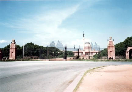 Dzsan Path, háttérben a Rastrapati-Bhavan